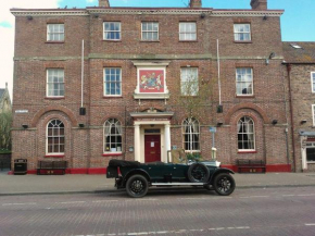 The Londesborough Arms bar with en-suite rooms